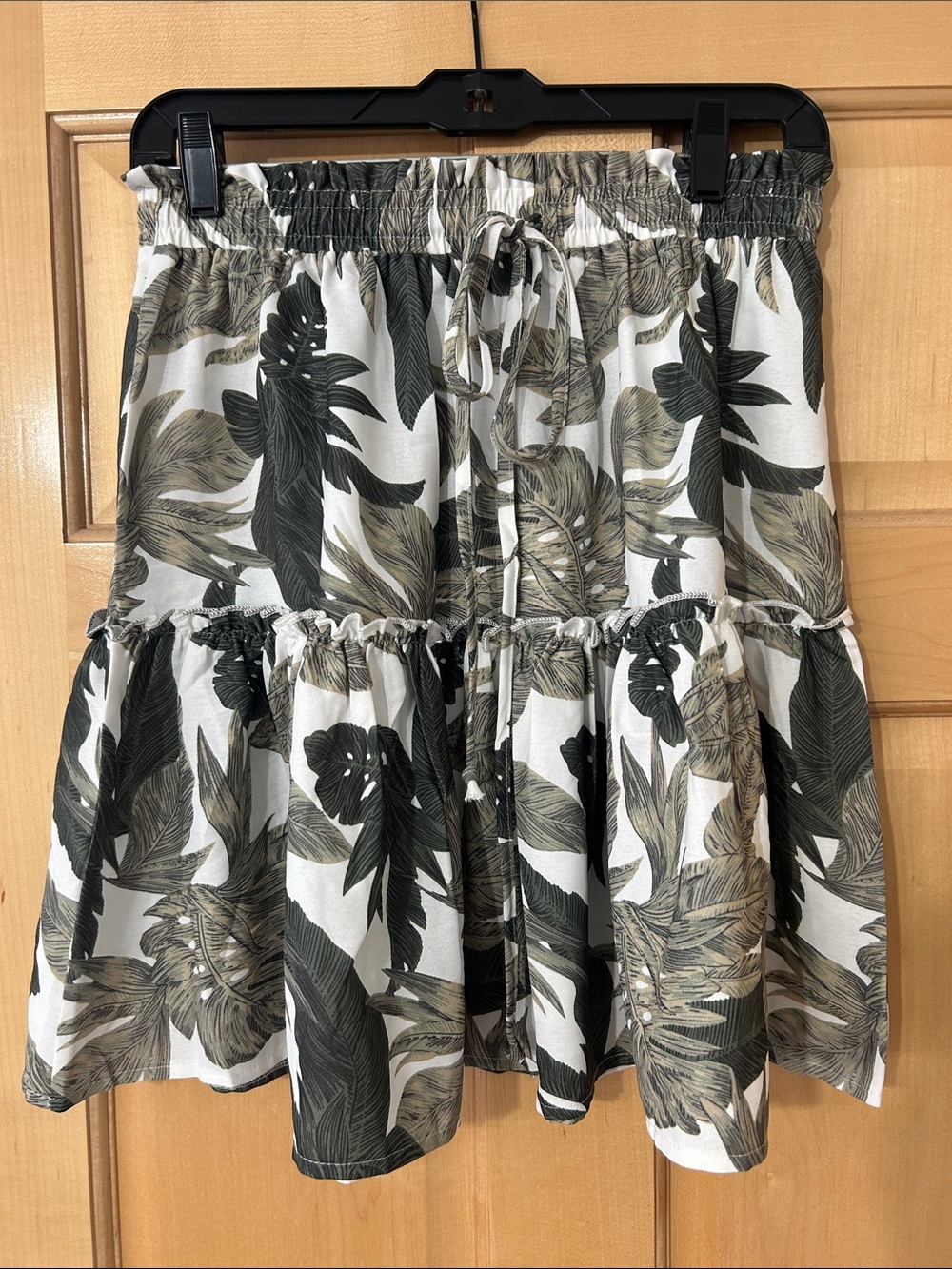 Tropical Leaf Tiered Mini Skirt - Olive/White